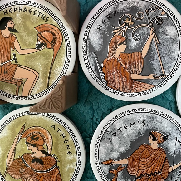 cup holders. - Picture 4 of 7